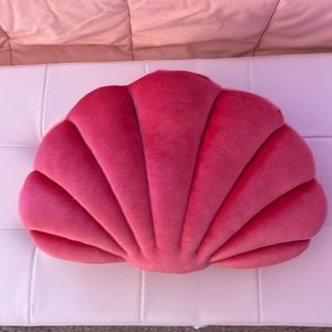 Shell decor pillow